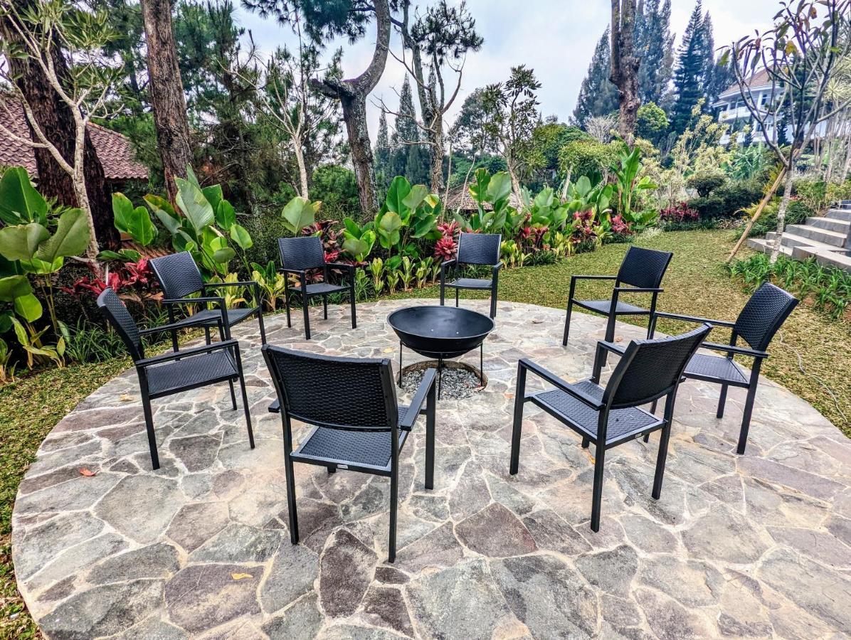 Cottonwood Exclusive Villa @Lembang Asri - Jacuzzi Playground Netflix Billyard Esterno foto