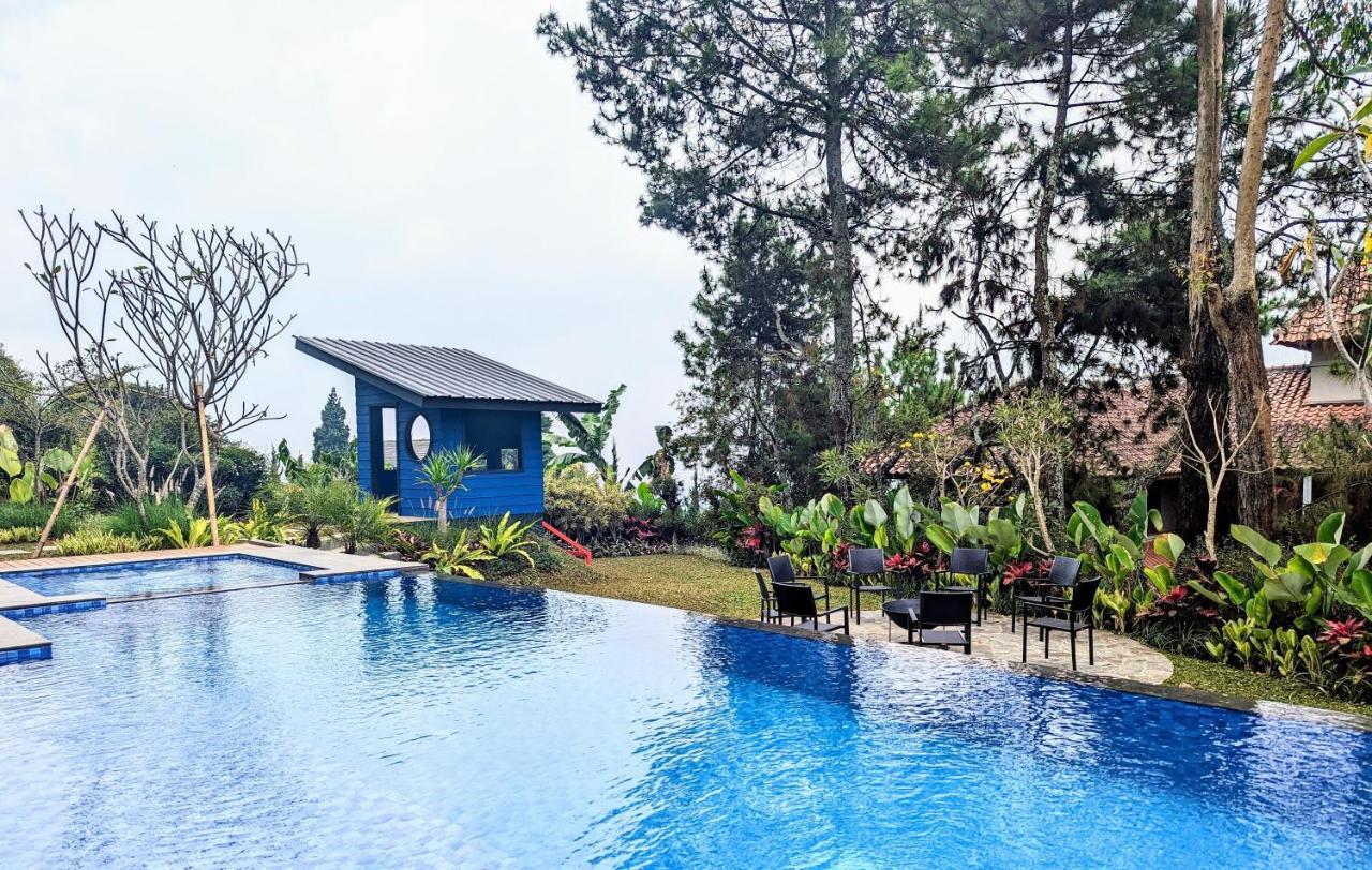 Cottonwood Exclusive Villa @Lembang Asri - Jacuzzi Playground Netflix Billyard Esterno foto