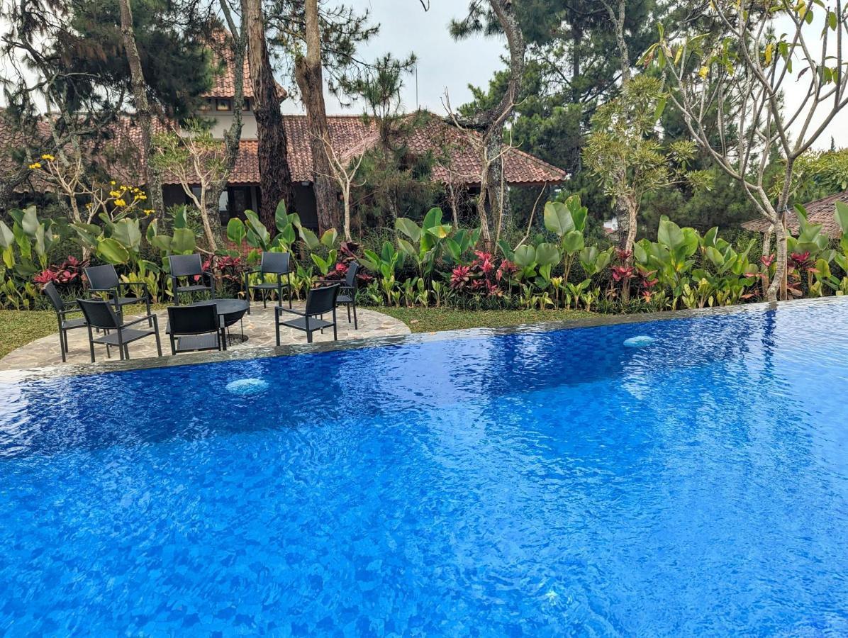Cottonwood Exclusive Villa @Lembang Asri - Jacuzzi Playground Netflix Billyard Esterno foto